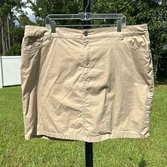 Croft&Barrow khaki skort - Picture 1 of 16